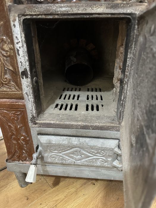 Soba teracota pe colt