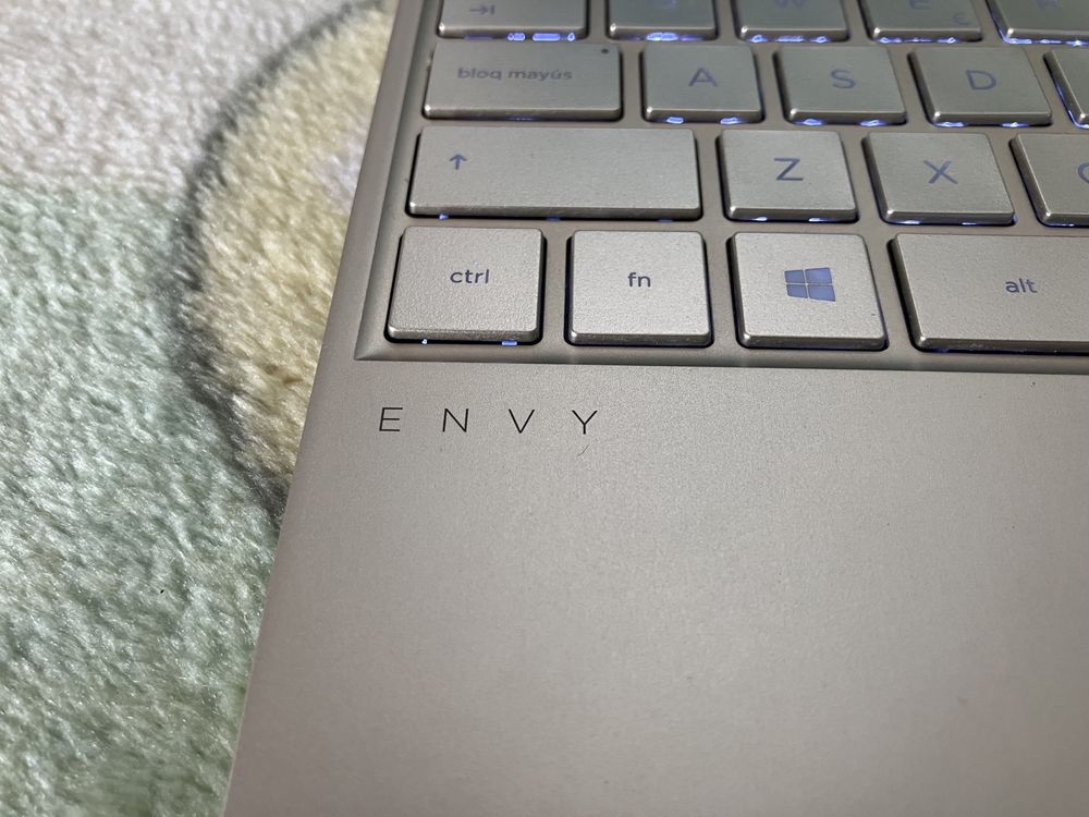 Vand laptop hp envy Gold G8 i7 8550 U