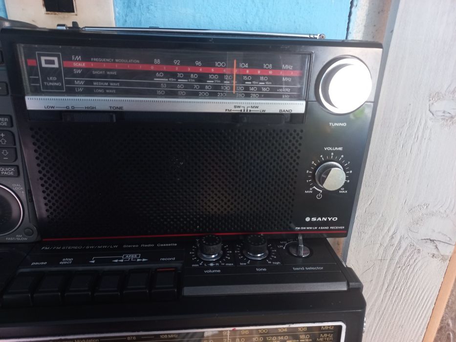 Radio Sanyo FM/SW/MW/LW