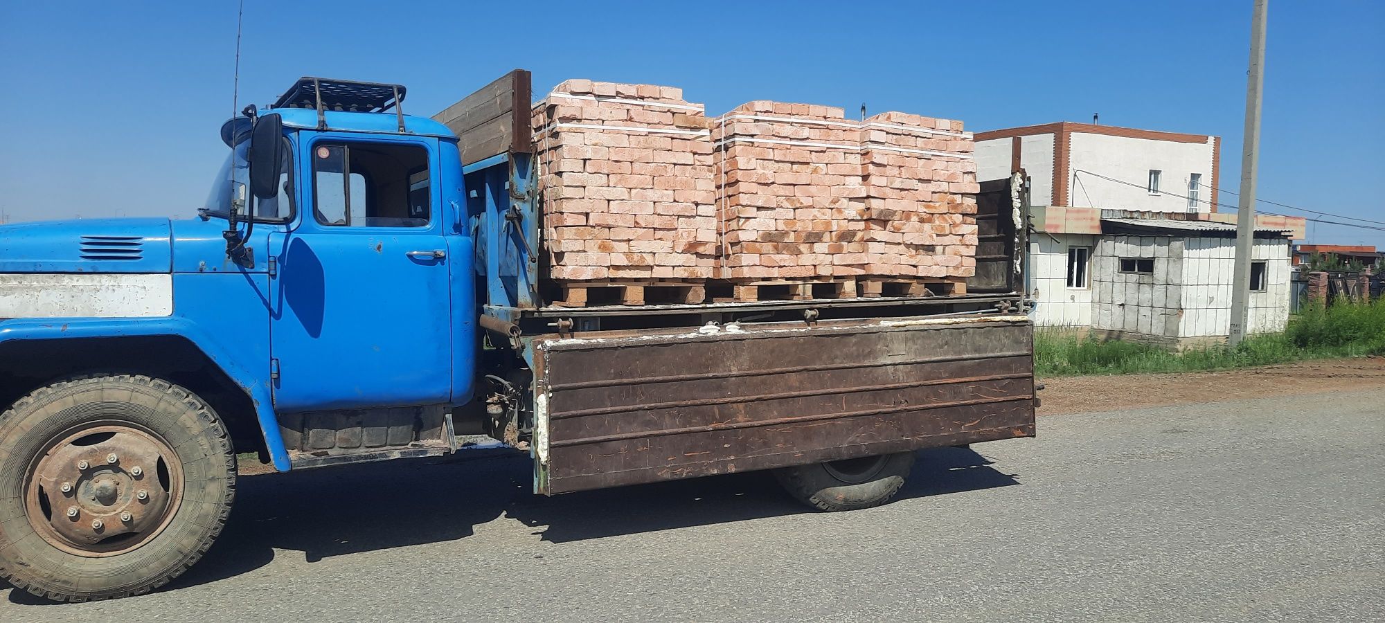 Продам кирпич красный одинарный и полуторный званите