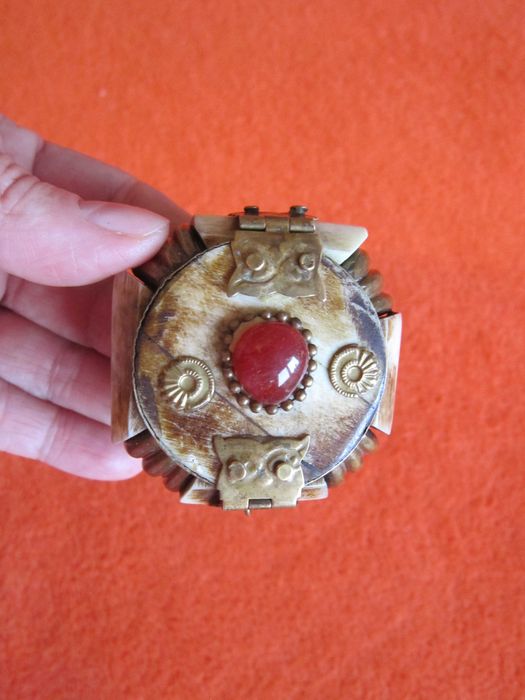 cadou rar caseta,cutie bijuterii superba vintage Os alama Egipt 1960