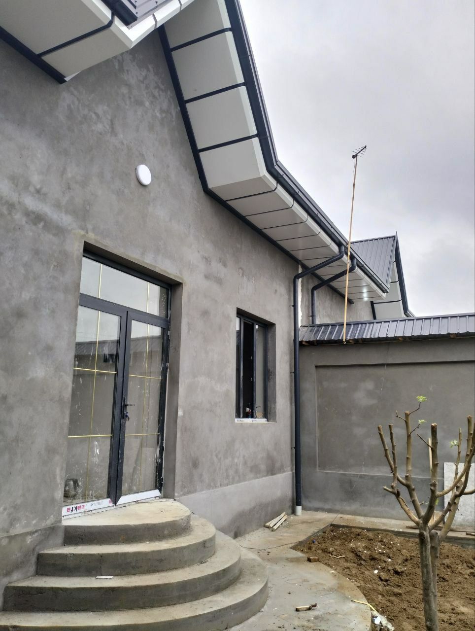 Uy sotiladi Nazarbek Turkistonda 2ta 2,5 sotixli 57000$