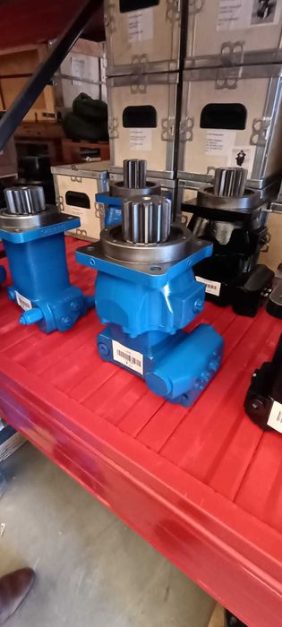 Pompe hidraulice și hidromotoare de rotire pentru excavatoare