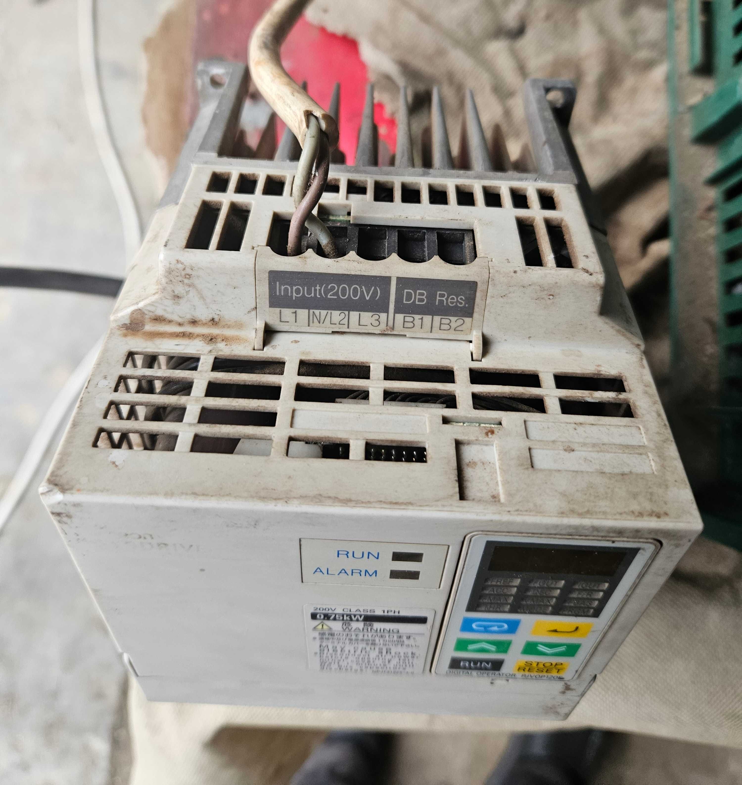 Vand invertor Omron