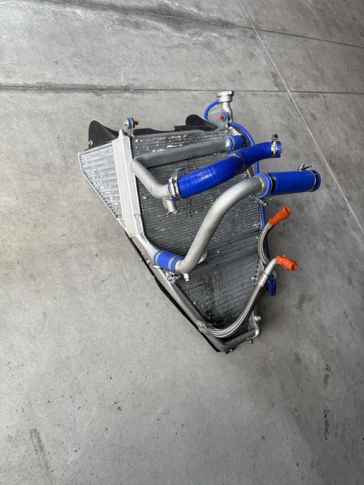 Рейсингов радиаторH2O за Ducati Panigale