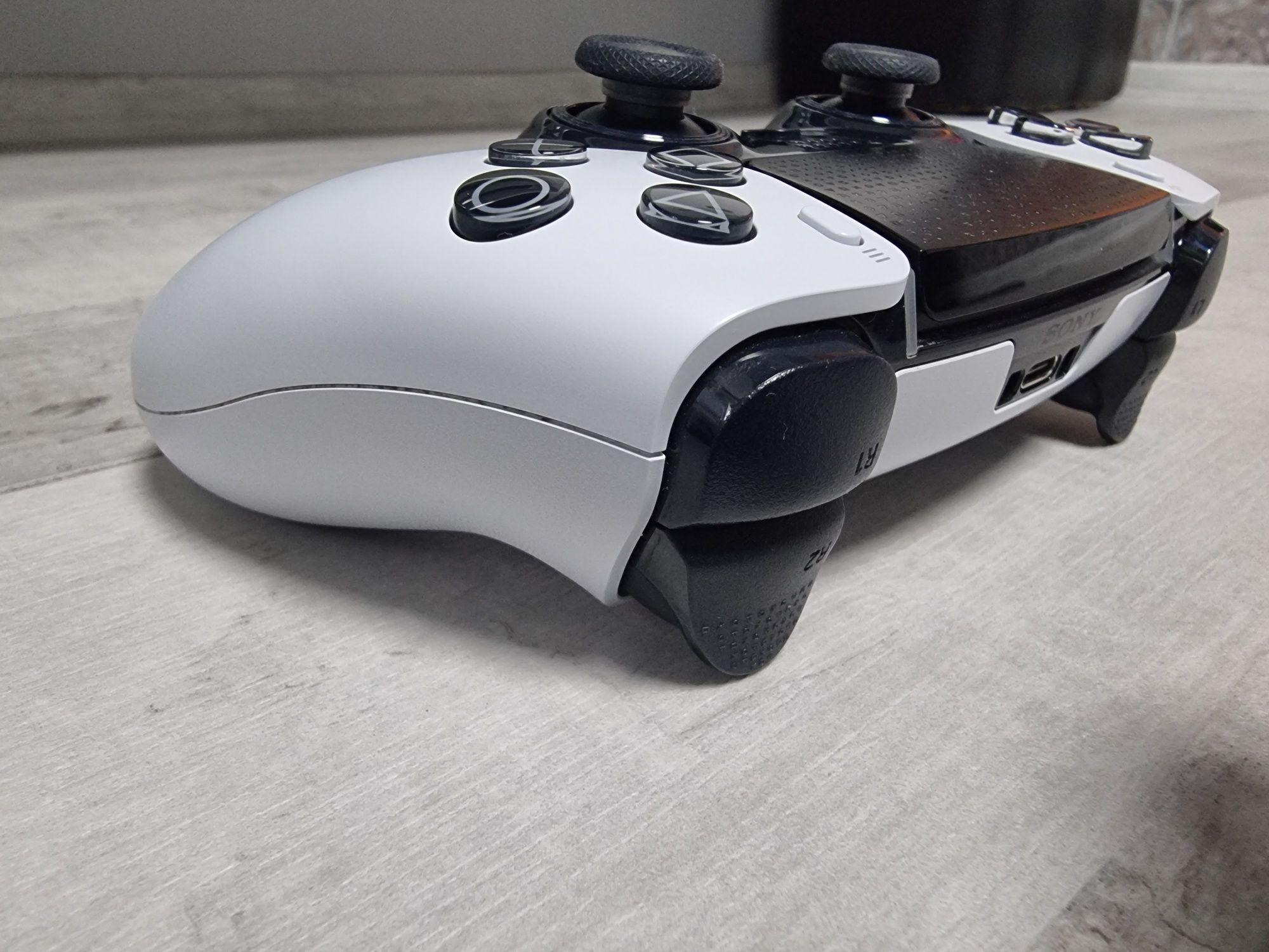 Dualsense Edge + подаръци