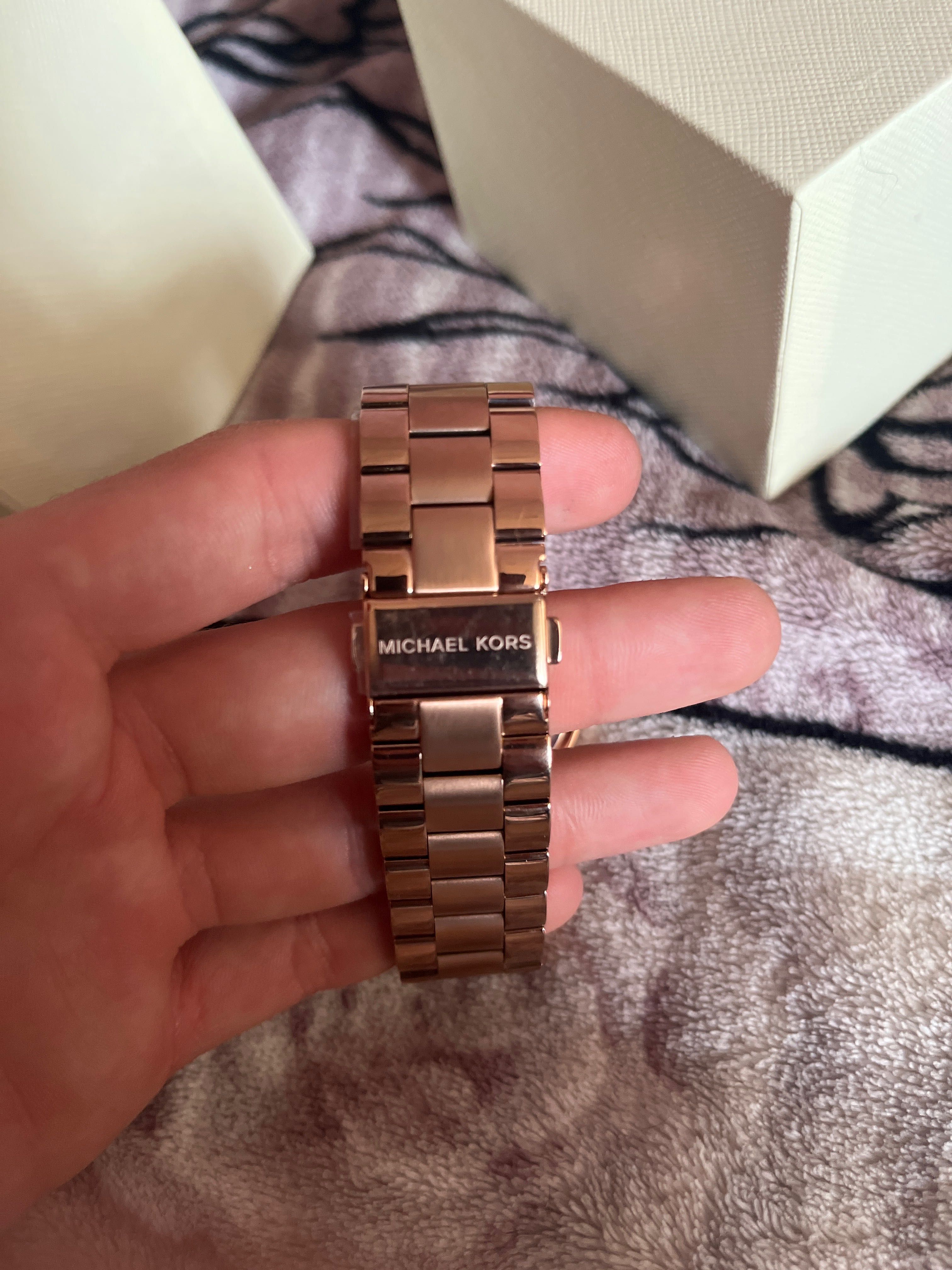 Часовник Часовник Michael Kors Runway MK3197