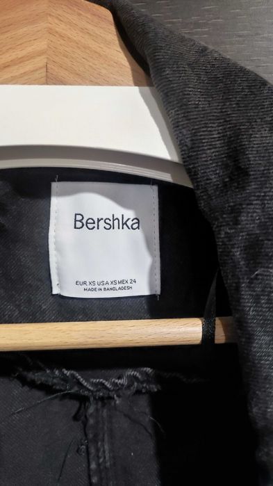 Тренч от черен деним Bershka