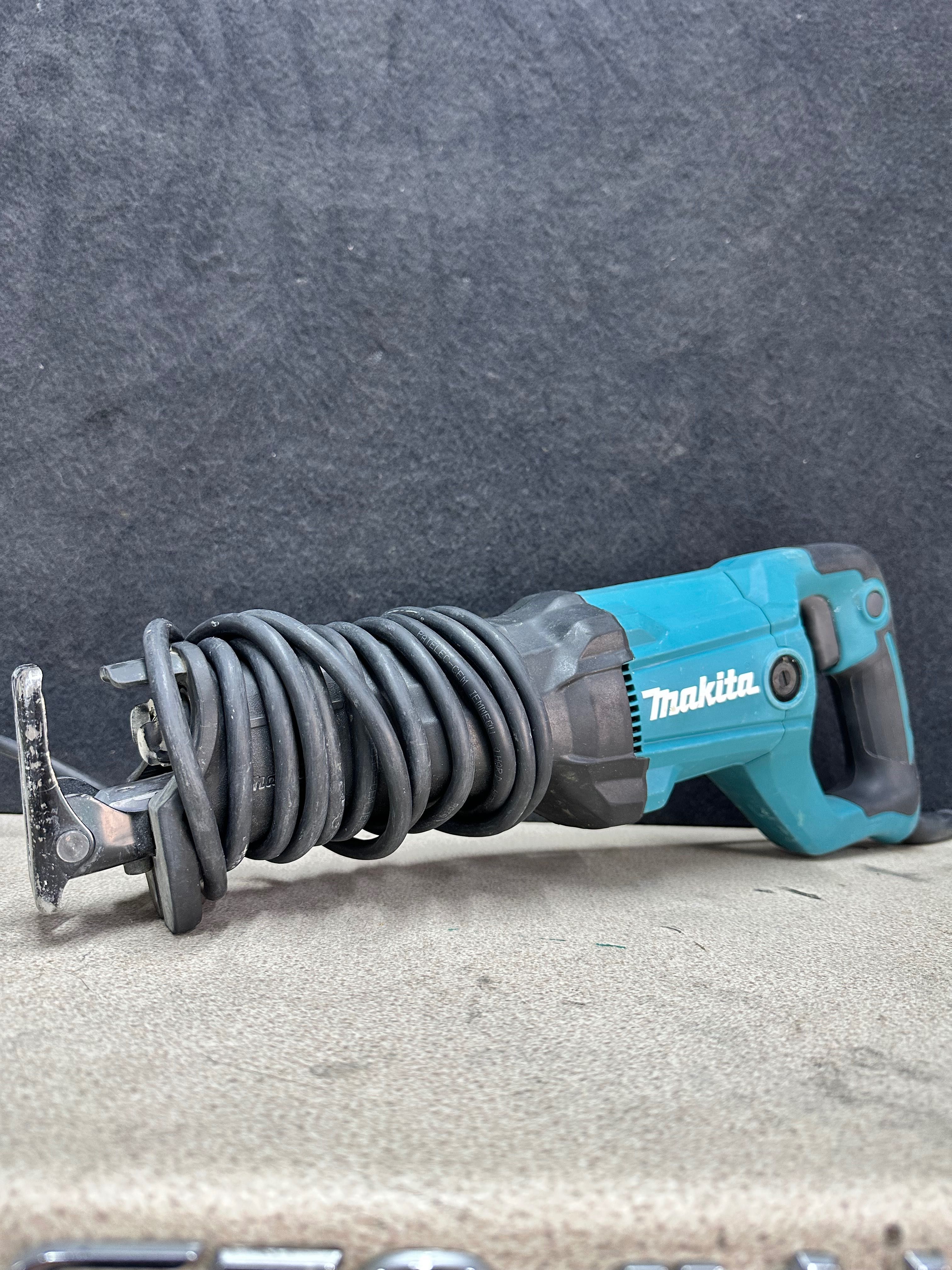 Електрически саблен трион Makita JR3051T