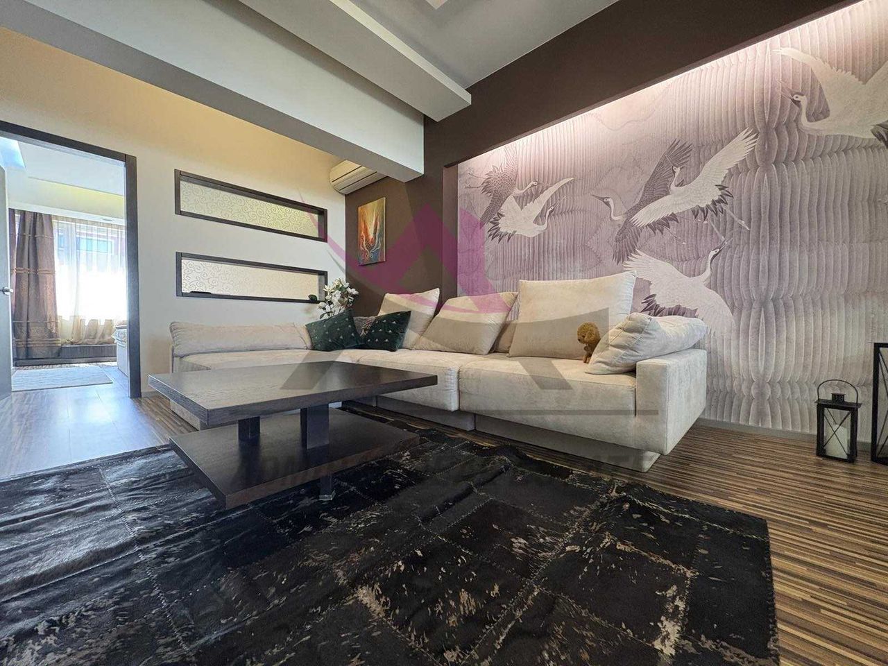 Дава се под наем Тристаен апартамент в Варна, Център - 107 кв.м за 950 € - Снимка #2