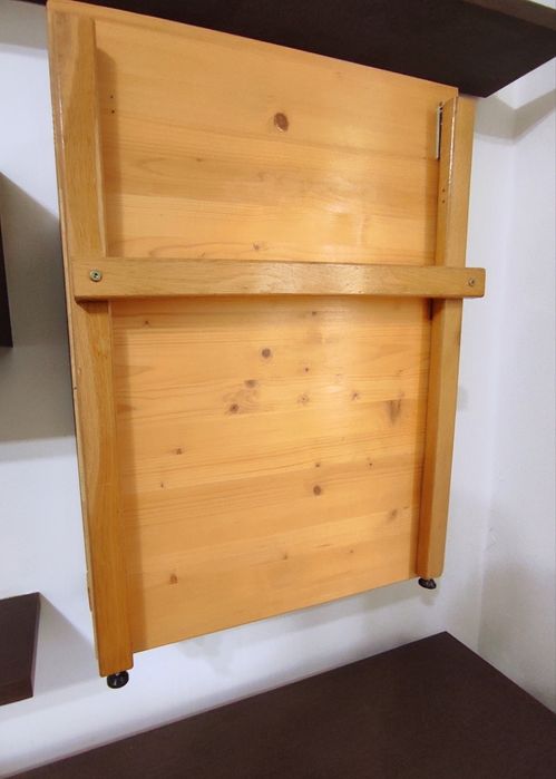 Birou pliabil de perete, masă de perete pliabilă cu rafturi ptr living