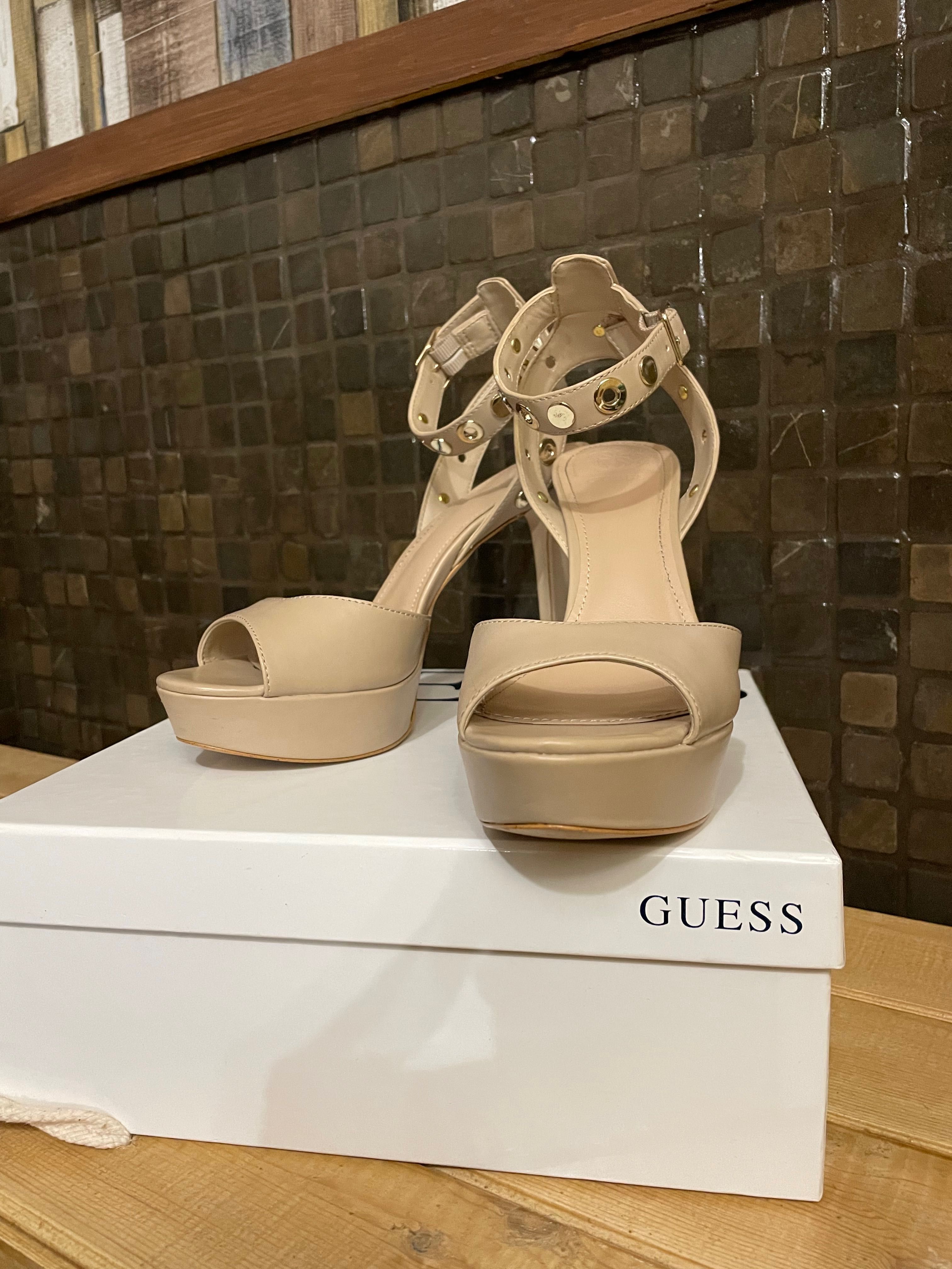 Високи обувки Guess