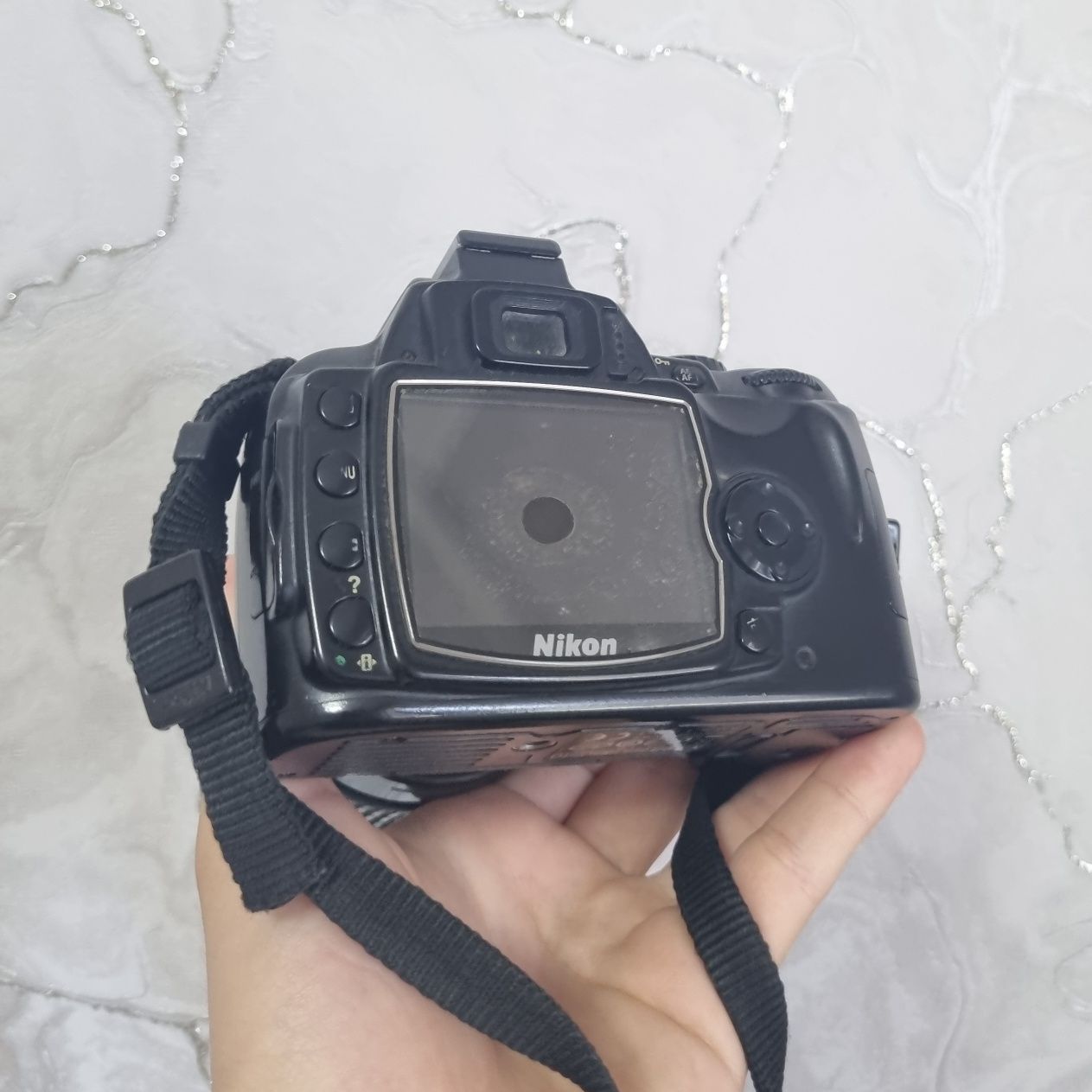NIKON D40 Sotiladi