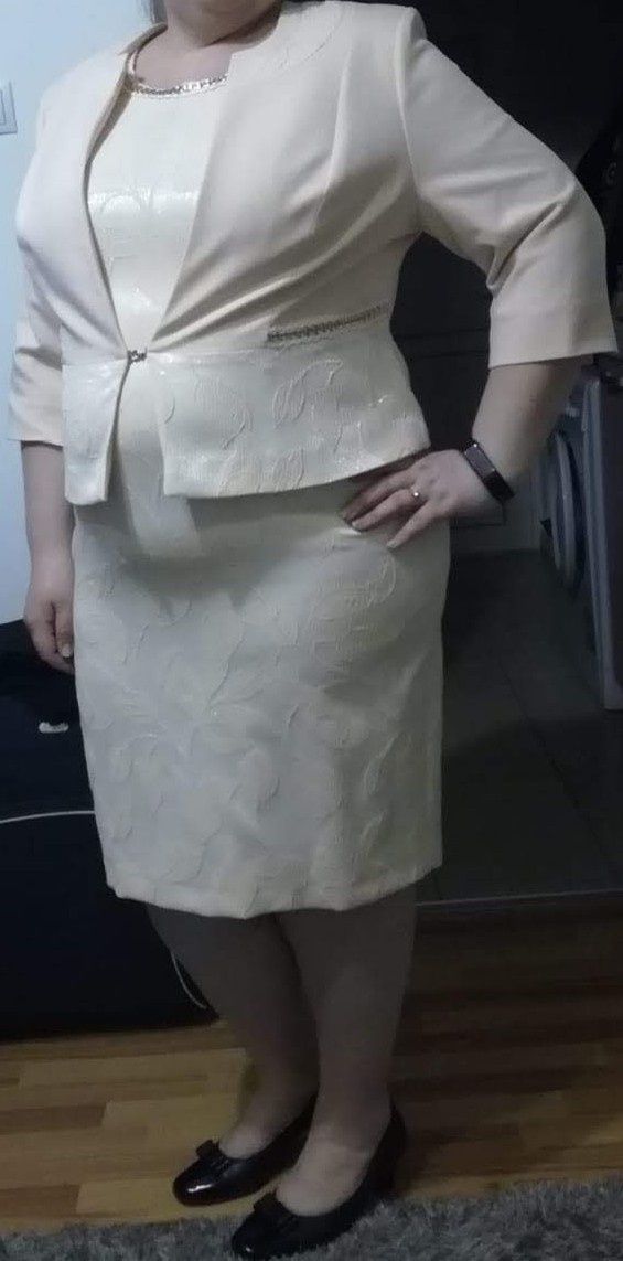 Vând costum compus din rochie și sacou, mărime 50