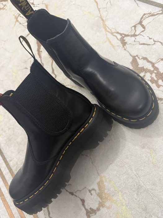 Ghete noi dama Dr. Martens