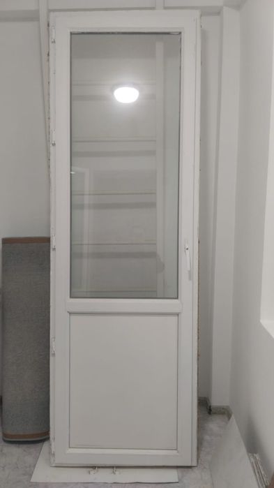 Балконның пластик есігі сатылады. Жаңа,  биіктігі 2.40, ені 72.,