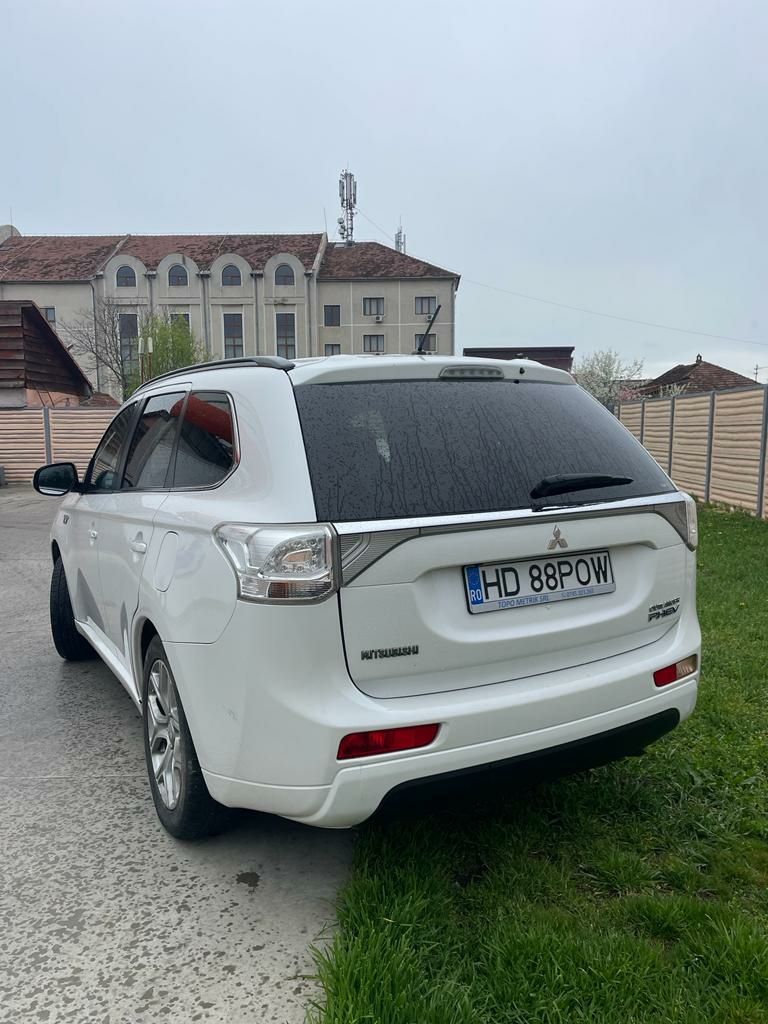 Mitsubishi Outlander phev 4WD varianta schimb 4x4 preferabil cu bena