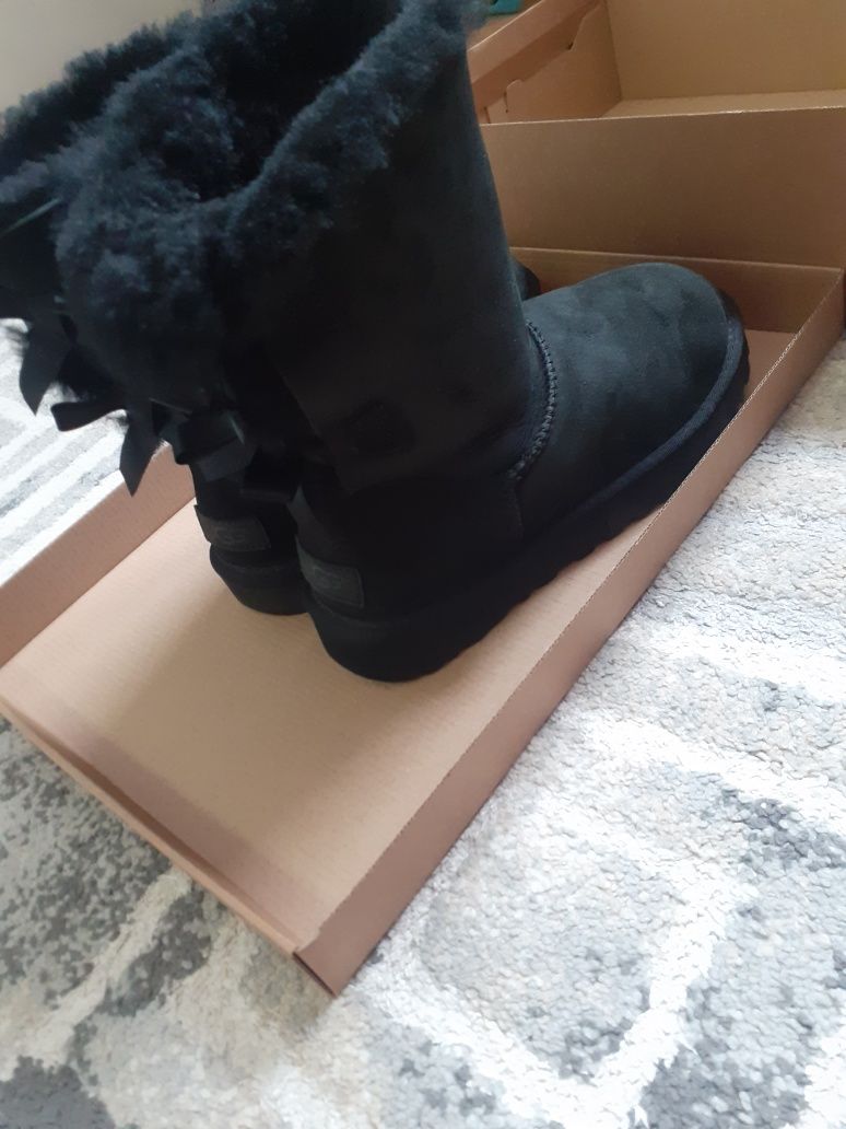 Vand UGG dama 300 lei