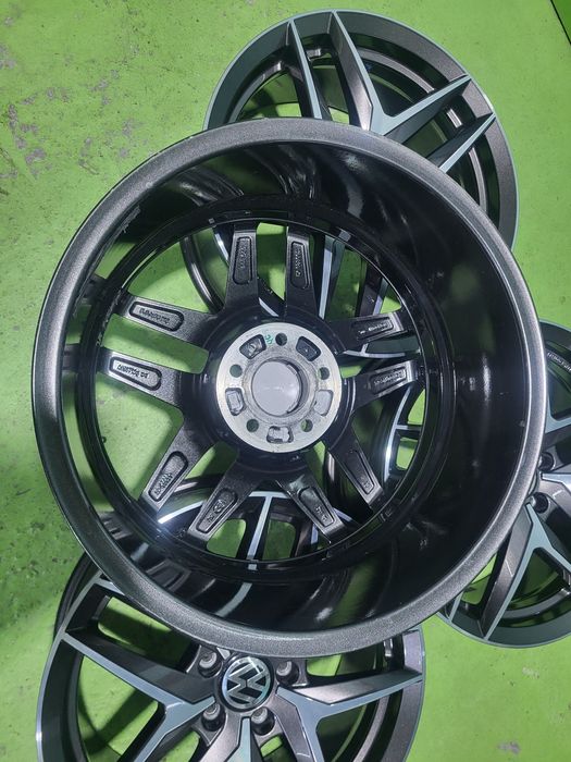 18 5x112 Vw Passat Tiguan Touran Caddy Golf 5х112