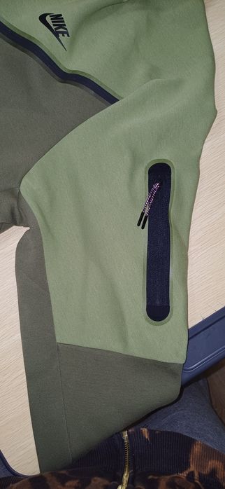 Nike - Tech Fleece - Olive Green