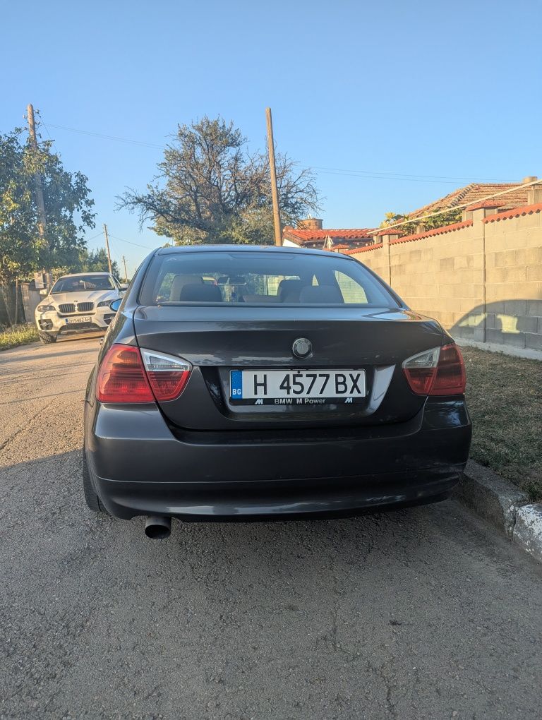 BMW 320i (E90)  2005