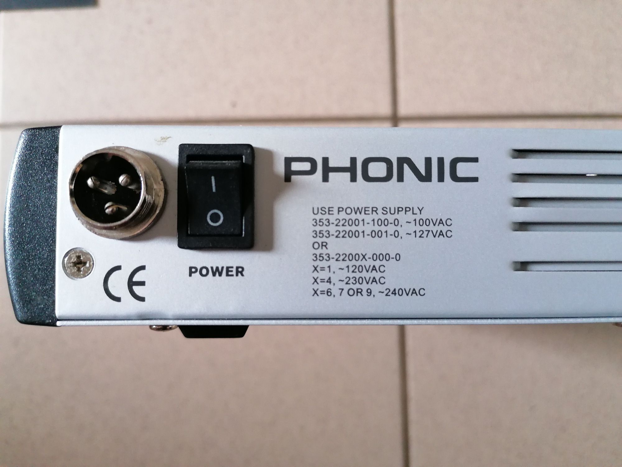 Миксер много добро състояние PHONIC MU1202