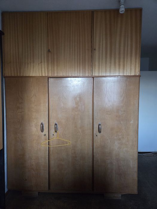 Подарява мебелите от снимките