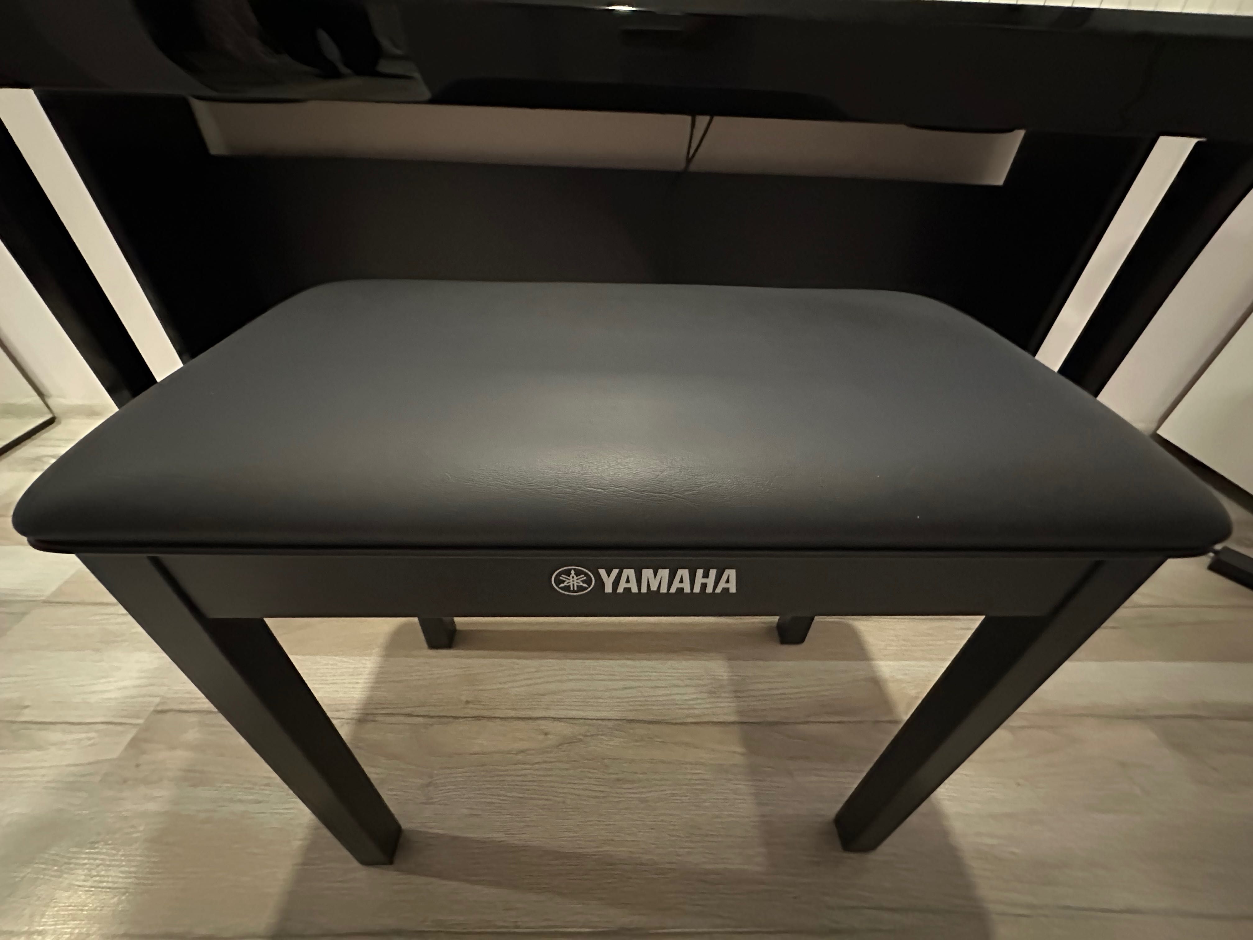YAMAHA CLP-825 PE / Дигитално пиано