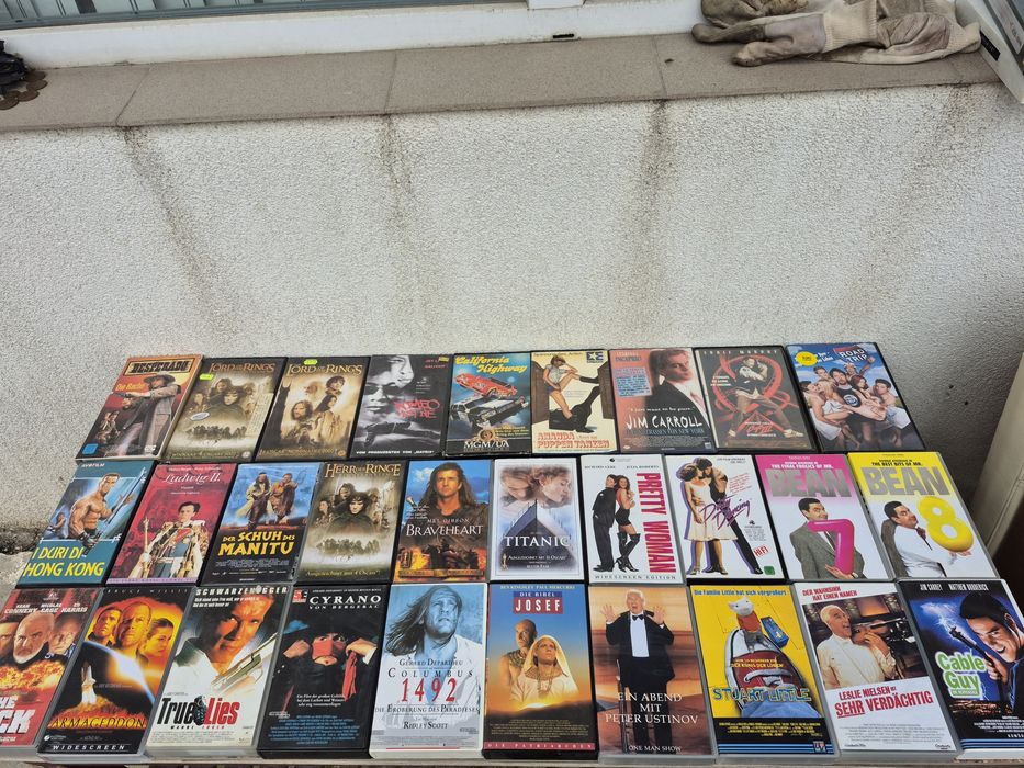 Vând lot 44 casete video VHS  originale,cu filme actiune,