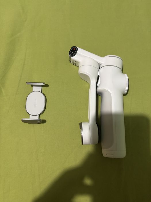 Insta 360 flow 2 pro creator kit бял цвят стабилизатор за телефон