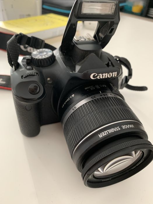 Canon EOS 550D cu 2 acumulatori si incarcator
