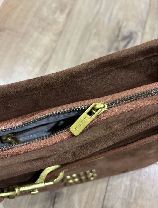 Нова чанта от велур (miu miu)