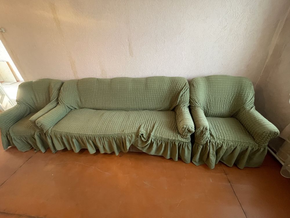Продам диван с креслой