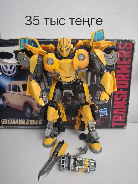 Продаю трансформеров от 《hasbro》оригинал six shot и Бамблби