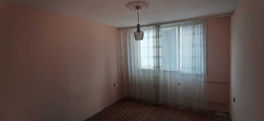Продавам двустаен апартамент в кв. Три Чучура-Юг