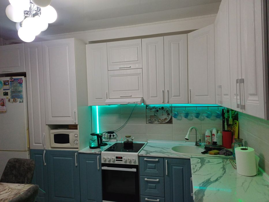 Продам кухонный гарнитур срочноо