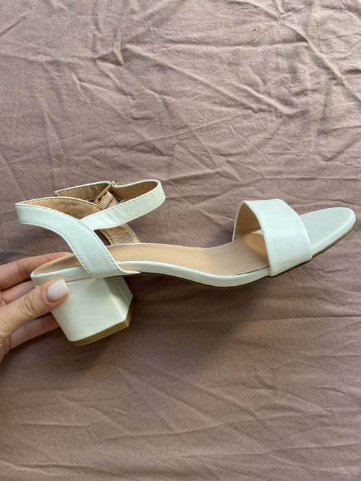 Дамски сандалети