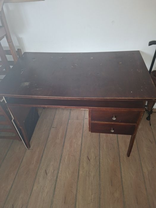 Dulap și birou vechi