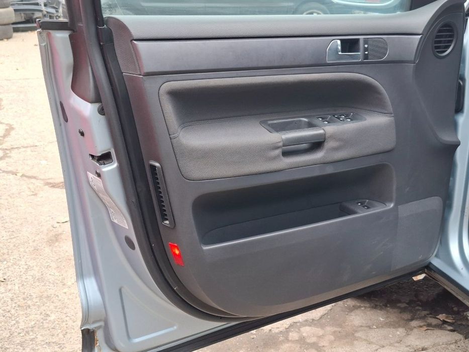 Grila aer portiera fata stanga VOLKSWAGEN TOUAREG 7LA, 7L6, 7L7 2002 - 2009