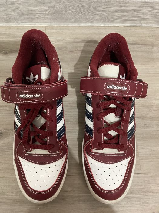 Фирменные кроссовки Адидас