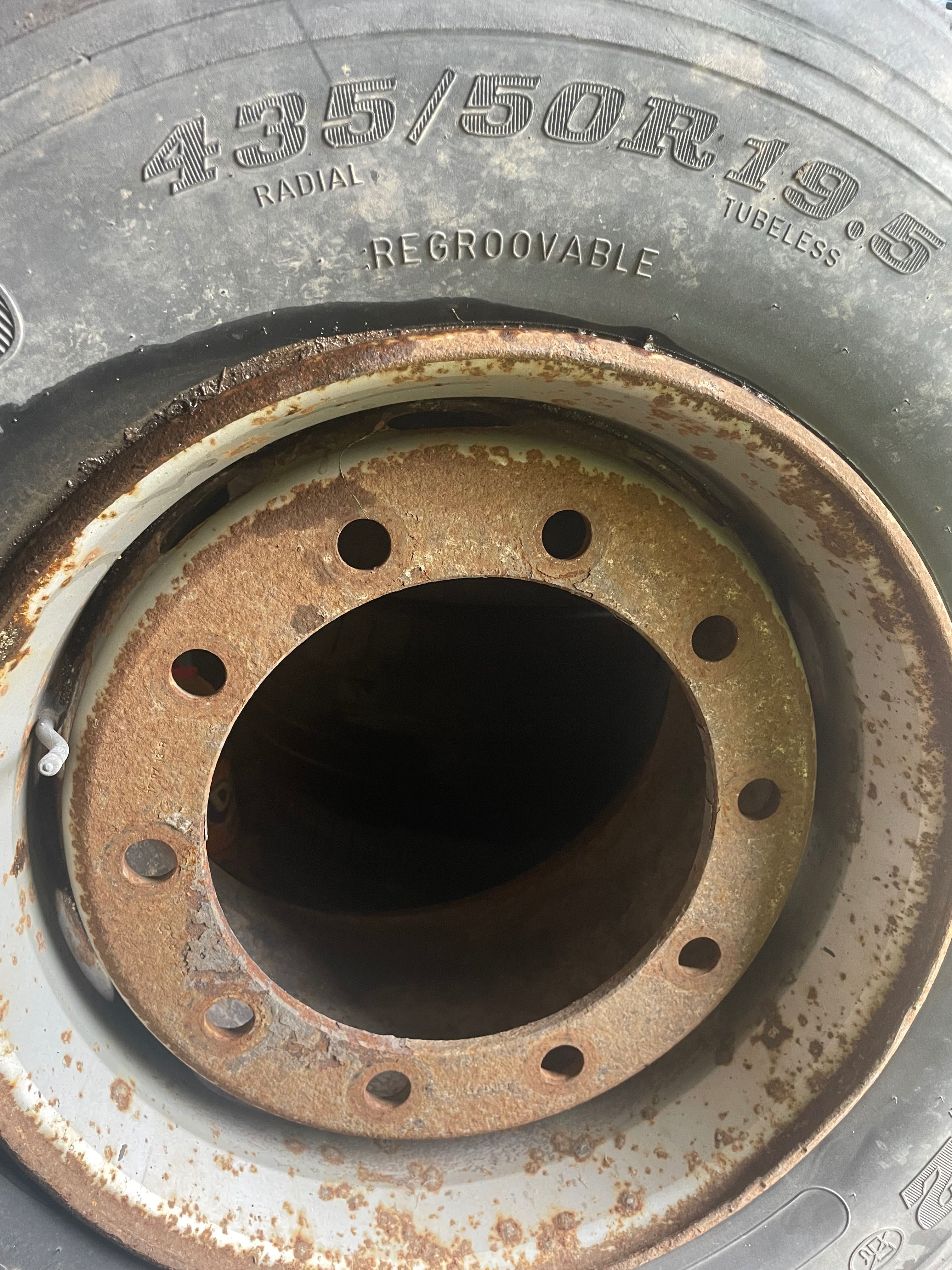 Резервна гума Dunlop 435/50 R 19.5