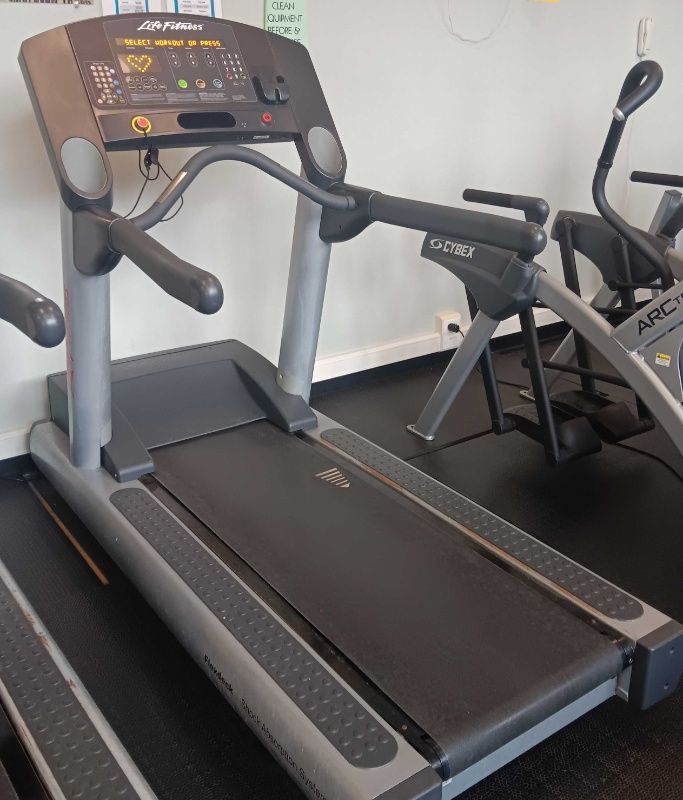 Бягаща пътека Life Fitness професионална