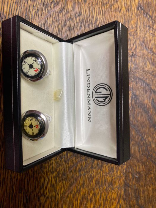 Butoni camasa - (busola) cu contur argintiu