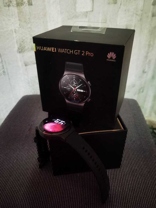 Премиум часовник Huawei WATCH GT 2 PRO