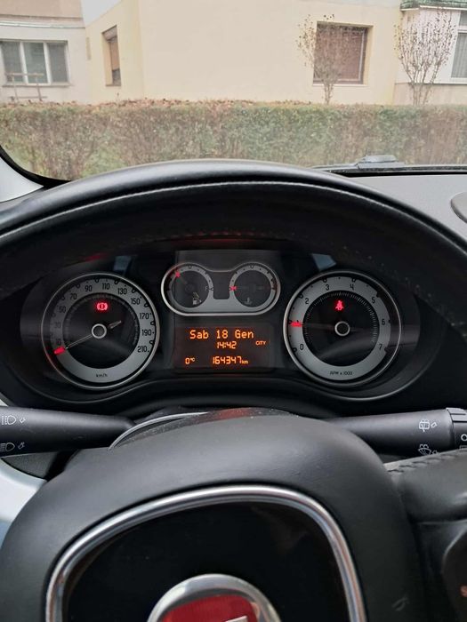 Vând mașina FIAT
