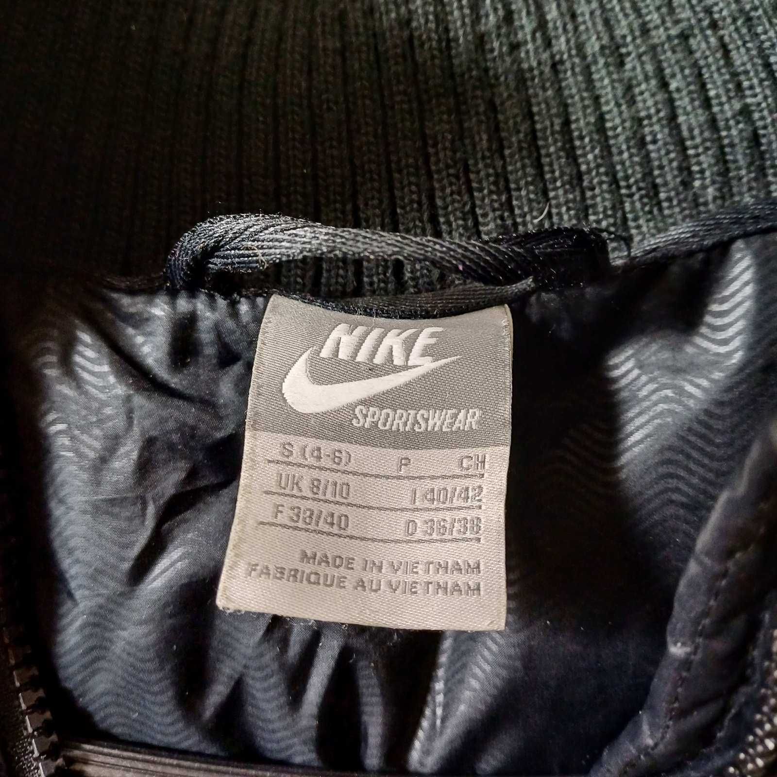 Дамско черно яке nike с пух