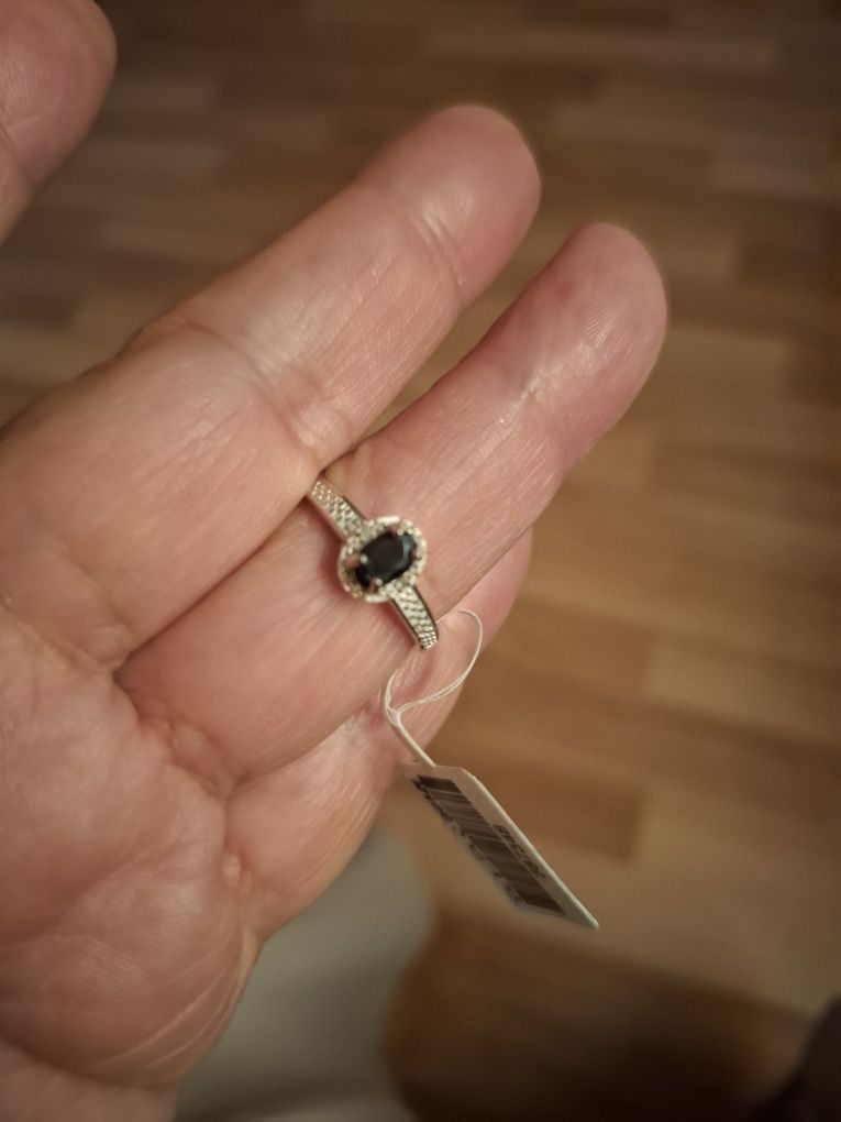 Серебряное кольцо с натуральным сарфиром р. 17