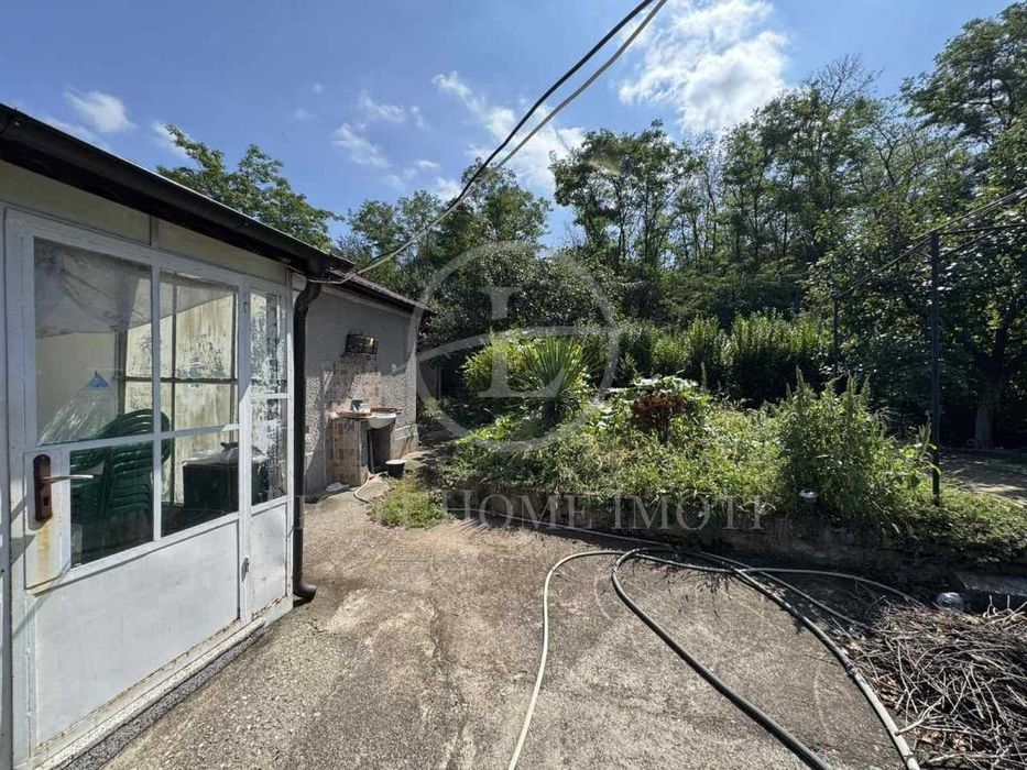 Реф. 2759 Къща с двор с. Нови Извор