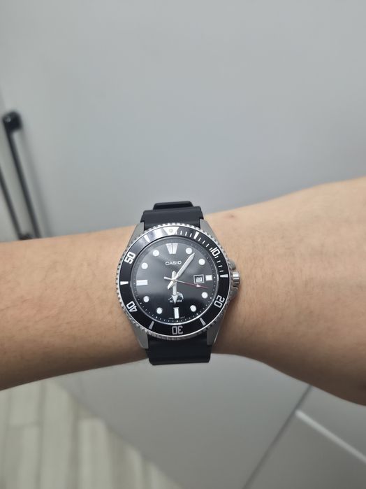 Продам часы CASIO MDV-106-1A