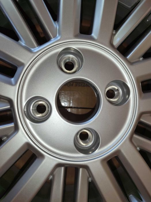 Алуминиеви джанти за VW Up 5,5Jx15 ET40+цен. капачки+резервна гума.